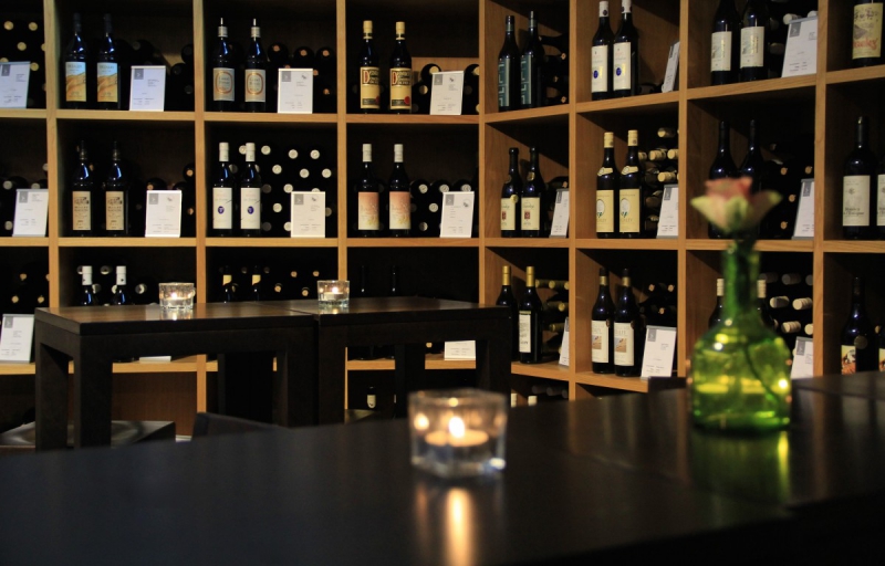 magasin-SERANON-min_wine_vinorama_wine_bottle_cellar_red_wine_wines_storage_wine_rack-1077047